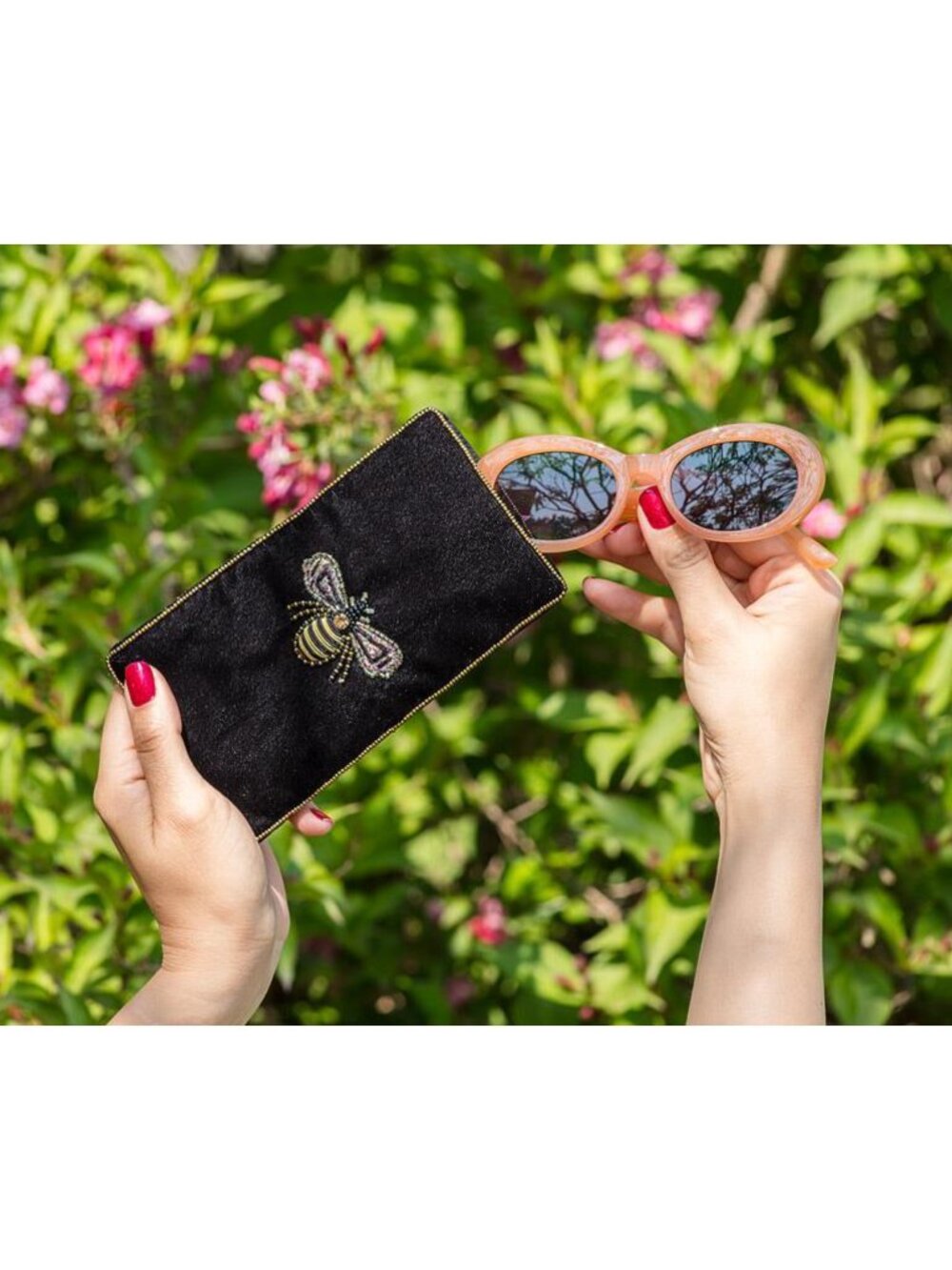 Abbott Collection Velvet Eyeglass Case with Beaded 3D Bee NWT